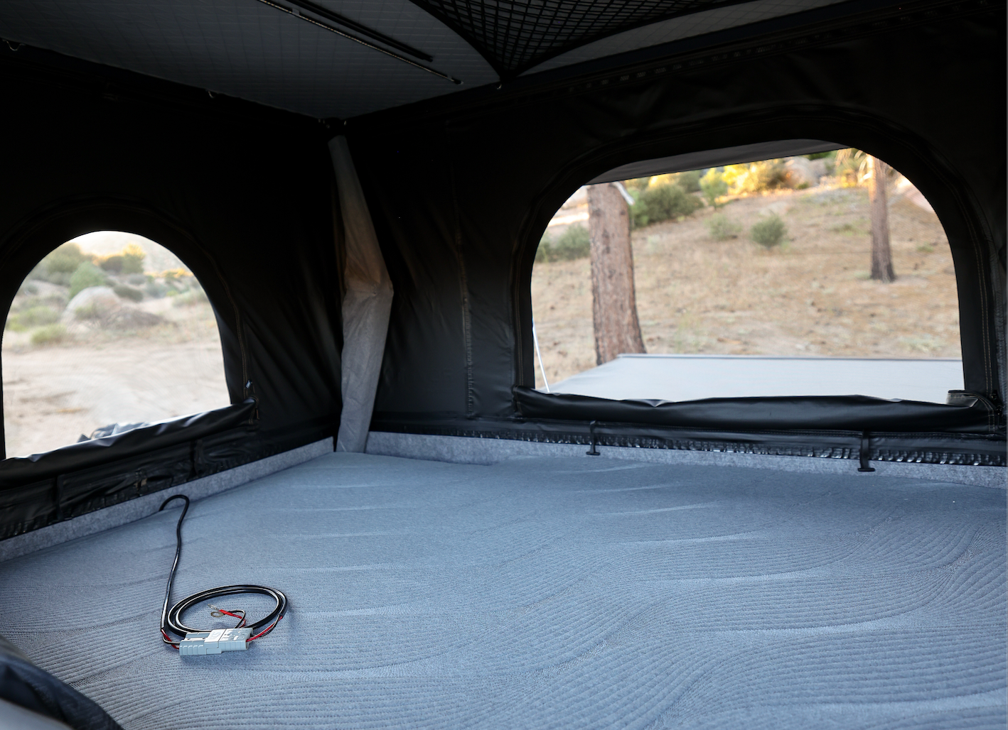 ALUMINUM SHELL POP-UP ROOF TOP TENT