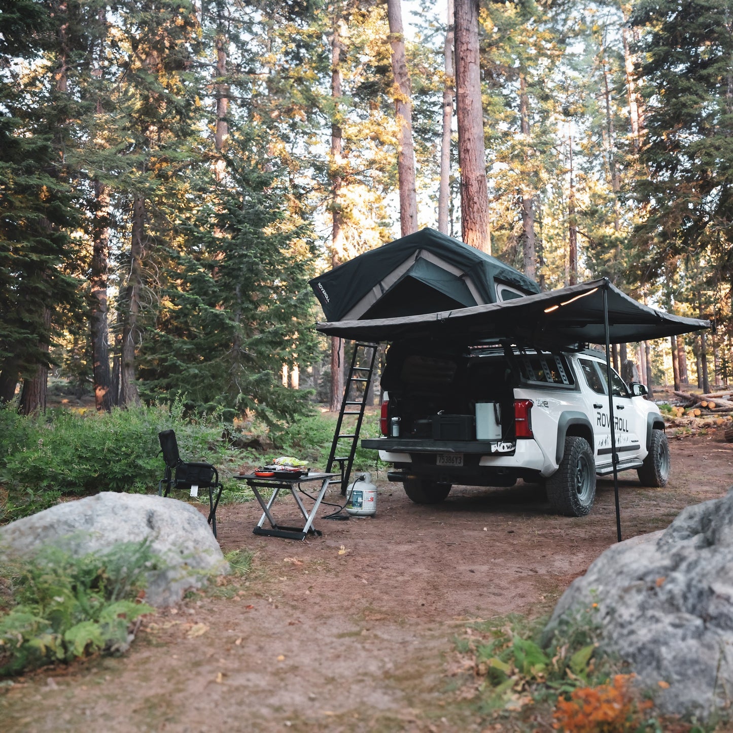 270 DEGREE AWNING WITH BLACK COVER