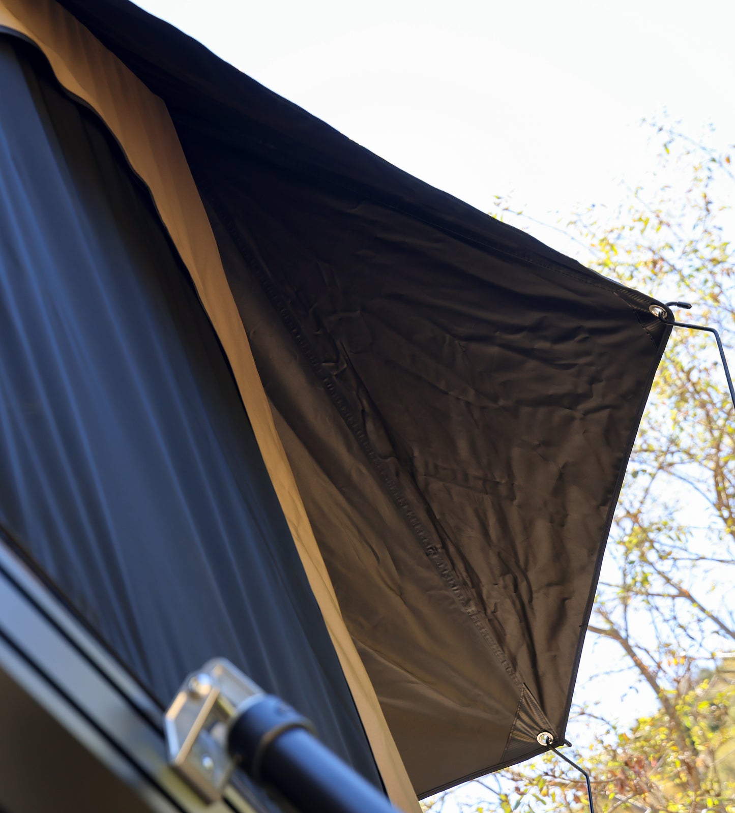 TRI-CLAM SHELL ROOF TOP TENT