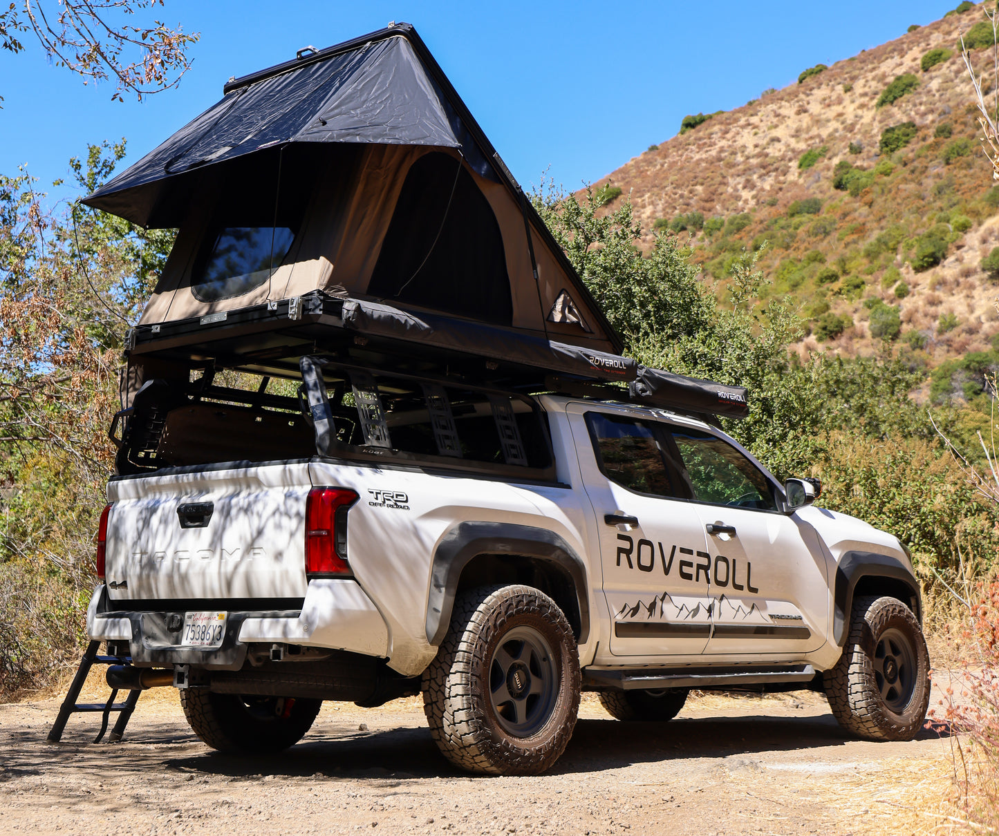 TRI-CLAM SHELL ROOF TOP TENT